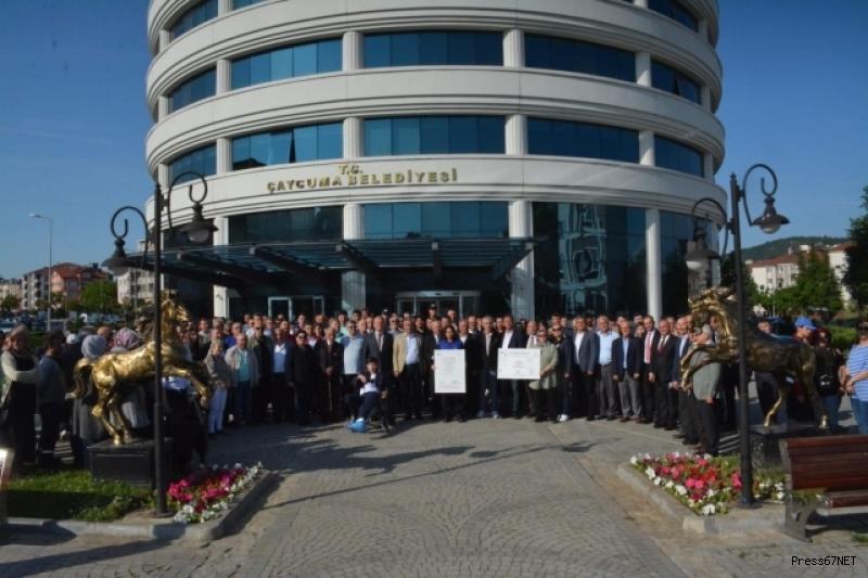 Çaycuma Belediyesi ISO 9001 kalite bayrağı göndere çekti 1