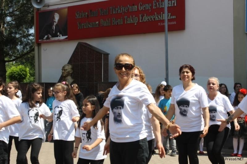 Halk oyunları topluluğu Çaycuma kültürünü yaşatıyor 1