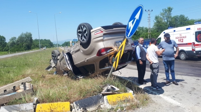 Traktör ile otomobil çarpıştı: 1 ölü, 2 yaralı 1