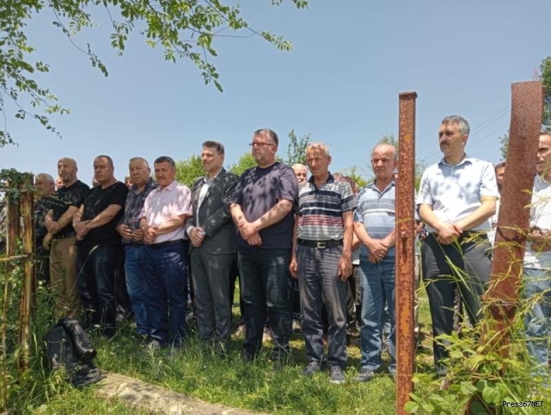 Bisikletinde kalp krizi geçiren adam defnedildi 2