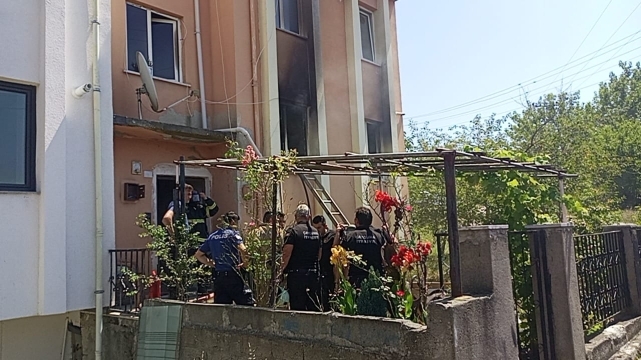 Çıkan yangında ev kullanılmaz hale geldi   1