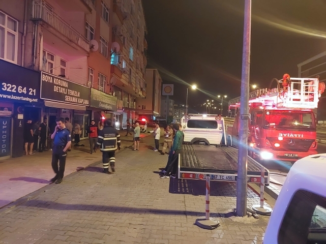 Oto aksesuar dükkanında çıkan yangında faciadan dönüldü   2