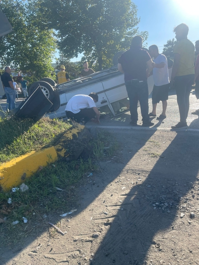 Otomobile çarpmamak için takla attı 3