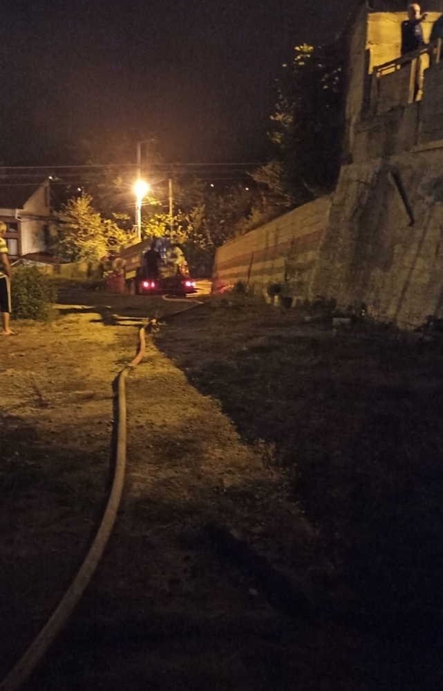 Samanlık yangını geceyi aydınlattı   1