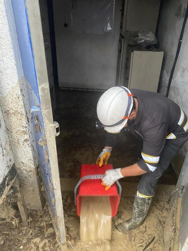 Sel öncesi-sonrası Başkent EDAŞ' tan yoğun mücadele mesaisi devam ediyor 1