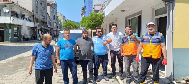 AFAD gönüllüleri, sel yaralarını sarmak için canla başla çalışıyor 4