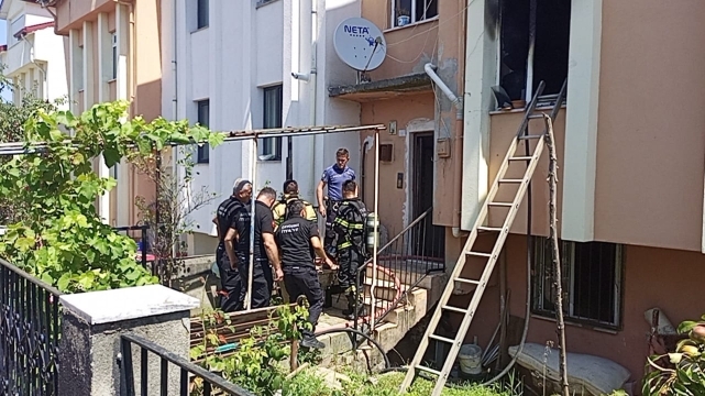 Çıkan yangında ev kullanılmaz hale geldi   3