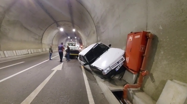 Tünelde yangın kutusuna çarparak durdu 1