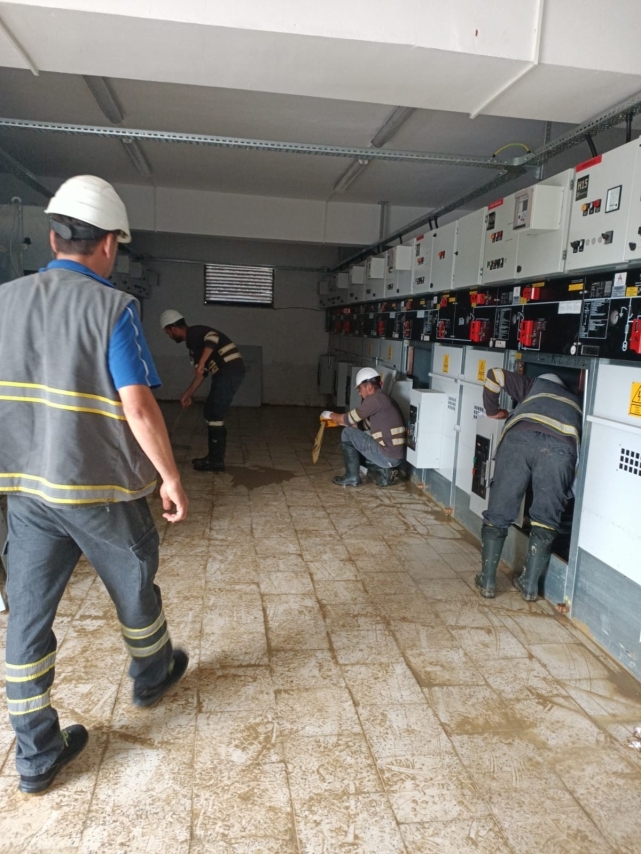 Sel öncesi-sonrası Başkent EDAŞ' tan yoğun mücadele mesaisi devam ediyor 2