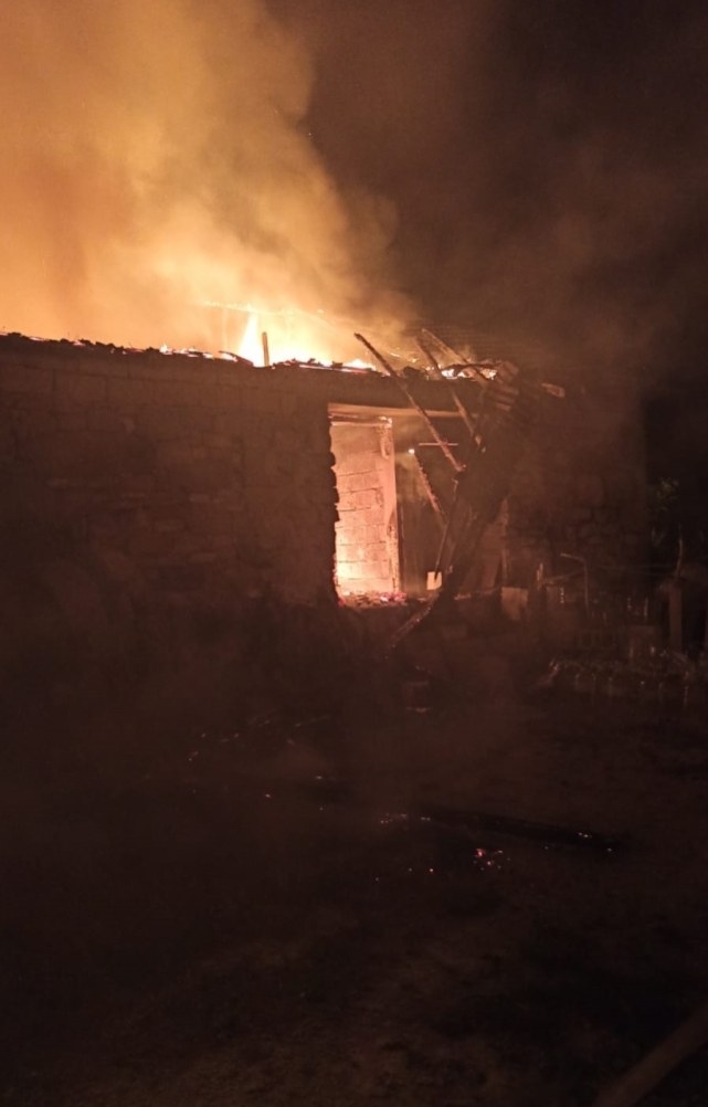 Samanlık yangını geceyi aydınlattı   2