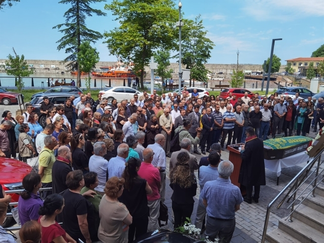 Erol Mekik son yolculuğuna uğurlandı 2