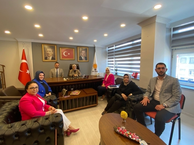 Ayşe Keşir'den AK Parti'ye ziyaret 2