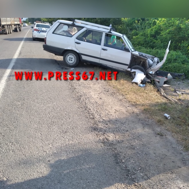 Direksiyon hakimiyetini kaybetti tabelaya çarptı 2