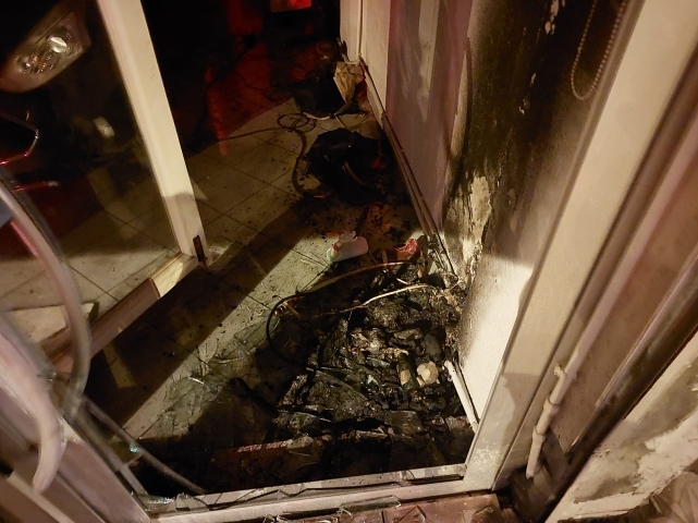 Oto aksesuar dükkanında çıkan yangında faciadan dönüldü   1