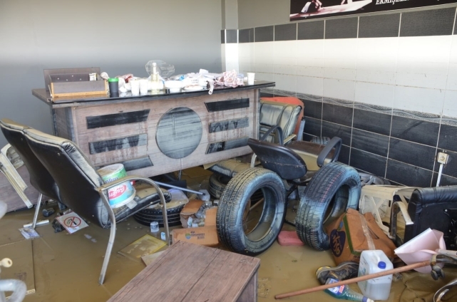 Çaycuma’da selin vurduğu galerici esnafından belediyeye tepki 1