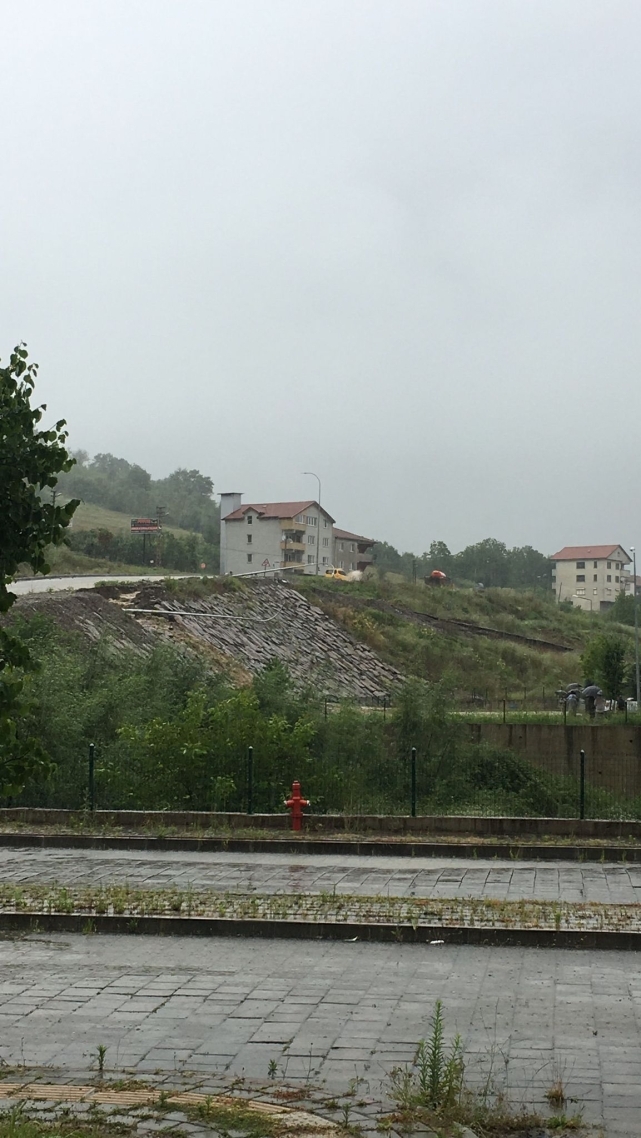 Direkler yıkıldı, istinat duvarı çöktü! 2