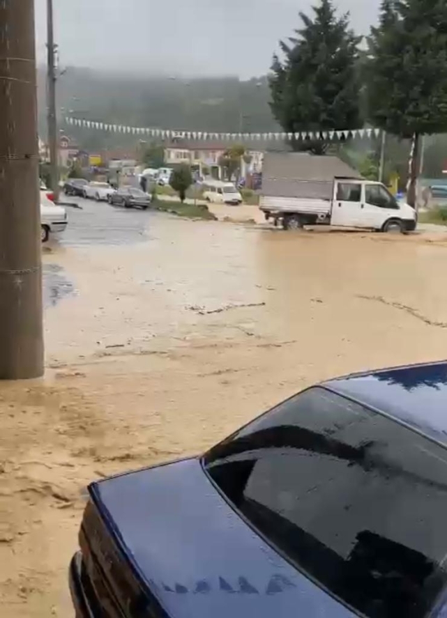 Karaman sağanak yağışa maruz kaldı 1