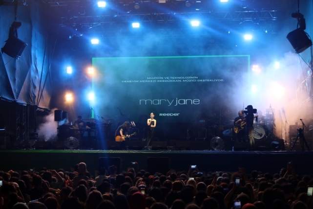 Derya Uluğ ve Mary Jane, Kdz. Ereğli’yi salladı 4