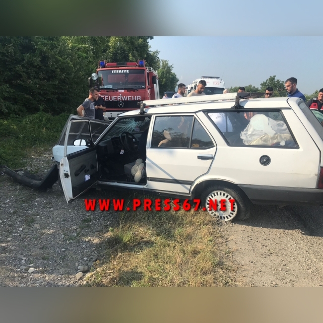 Direksiyon hakimiyetini kaybetti tabelaya çarptı 1