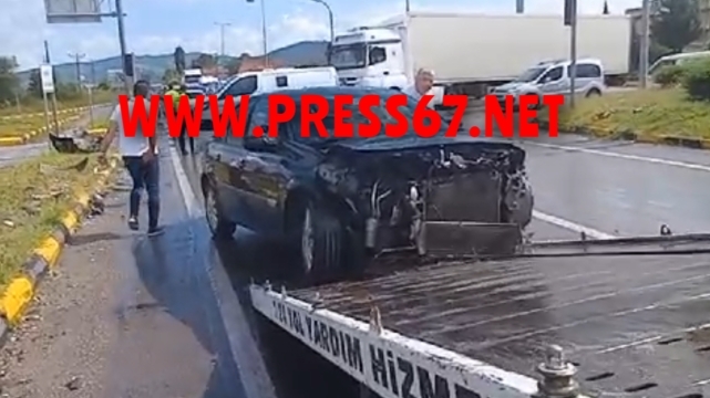 Aynı kavşakta ışık ihlali ve zincirleme kaza yaşandı:5 yaralı 3