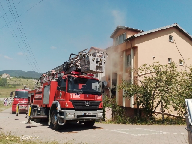 Çıkan yangında ev kullanılmaz hale geldi   2