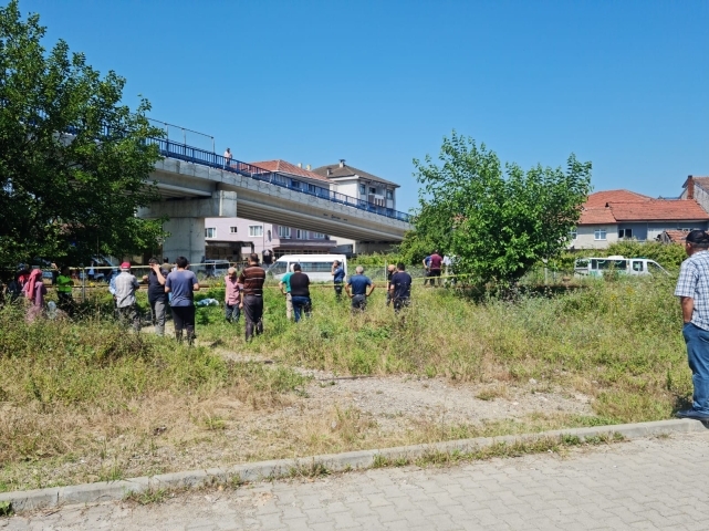 Demiryolundan karşıya geçmek isteyen kadına yük treni çarptı 2