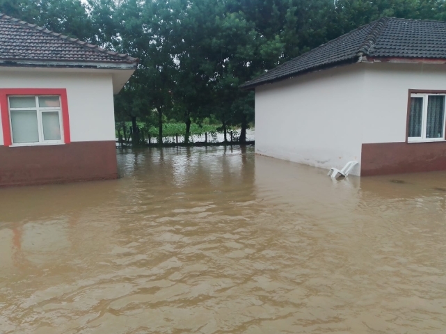 Filyos ve Perşembe beldesi yoğun yağışa maruz kaldı 3