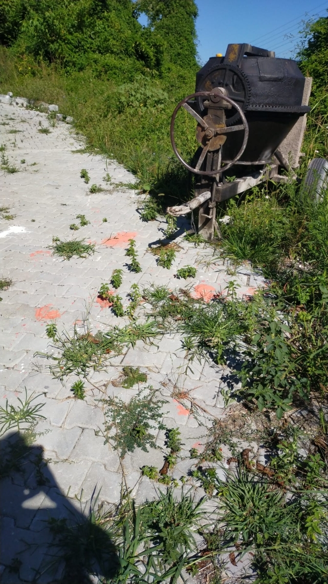 Harç tankerini kaldırırken traktörü takla attı..Az kalsın canından oluyordu! 2