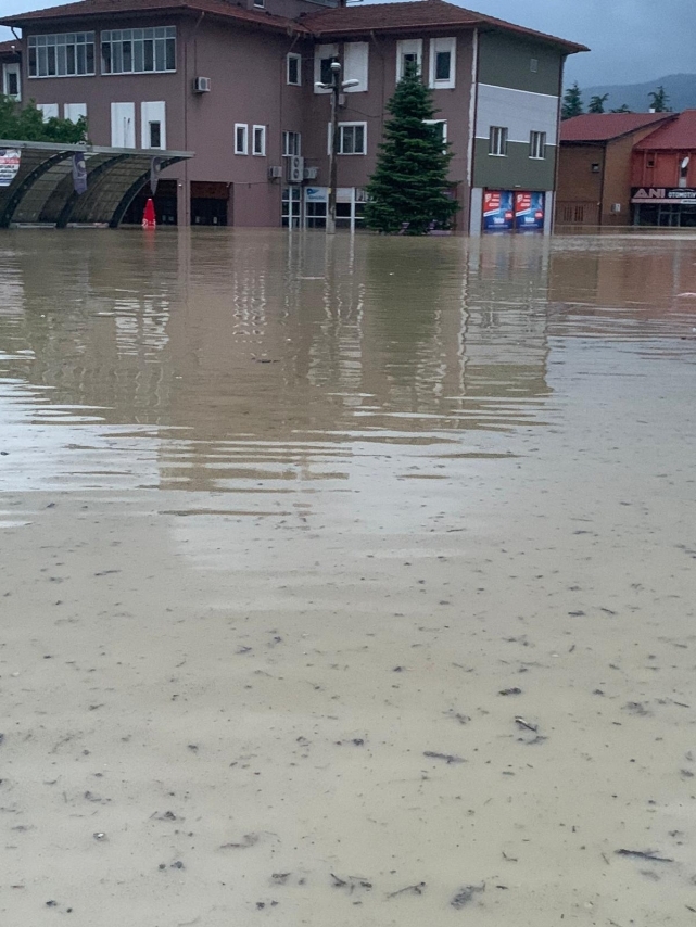 Terminal ve Galericiler Sitesi sular altında kaldı! 1