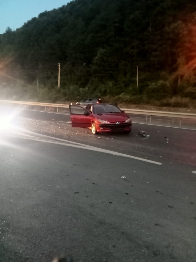 Önündeki araca çarptı 7 kişi yaralandı! 1