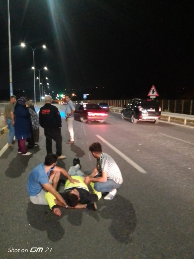 Önündeki araca çarpmamak için motoruyla düştü 3