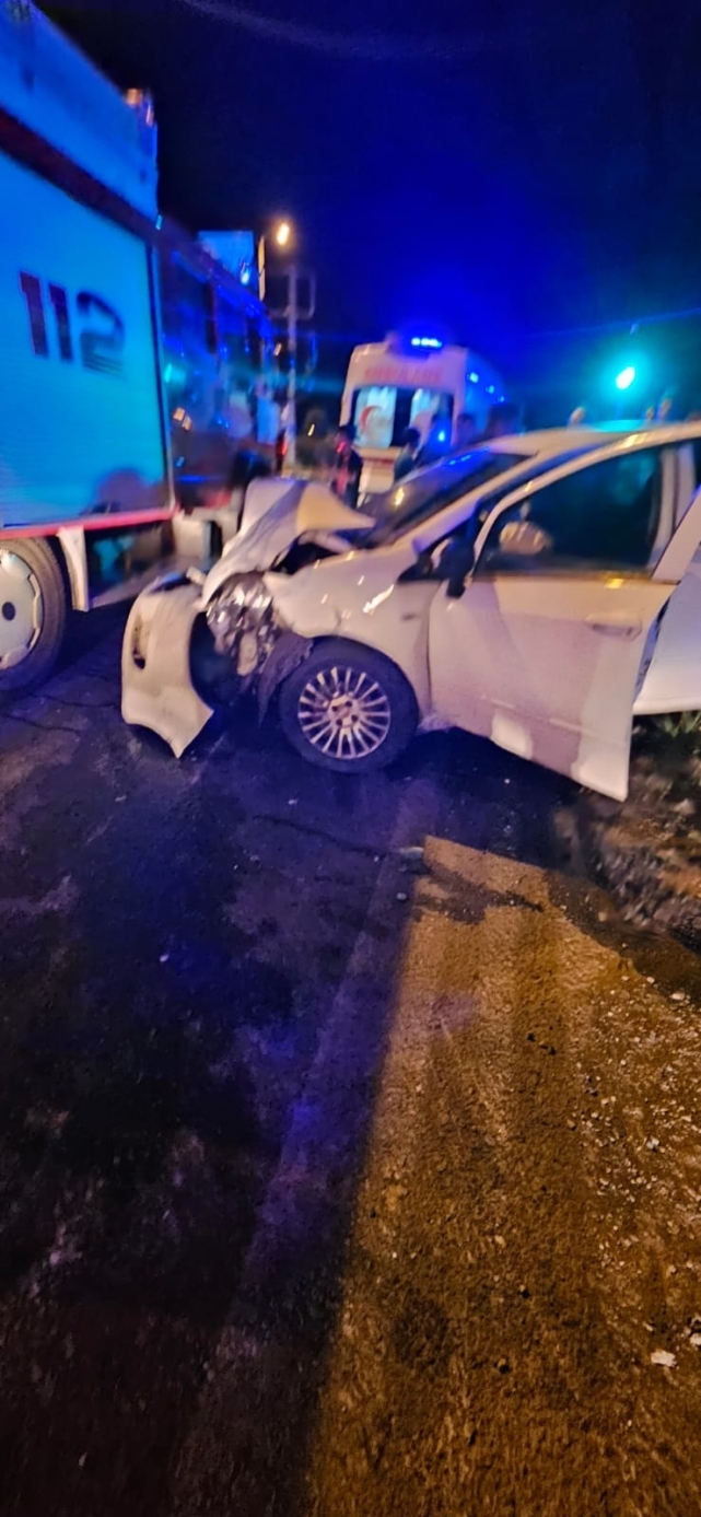 Işık ihlali kazaya neden oldu:5 yaralı 4