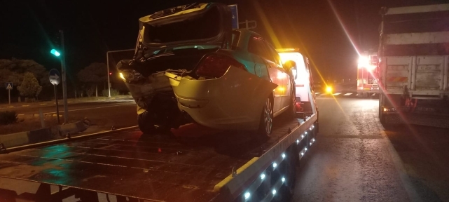 3 araç çarpıştı! Zincirleme kazada 1'i ağır 3 kişi yaralandı 4