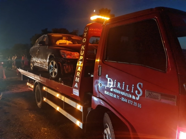 İki araç kazaya karıştı sürücüler yaralandı! 1