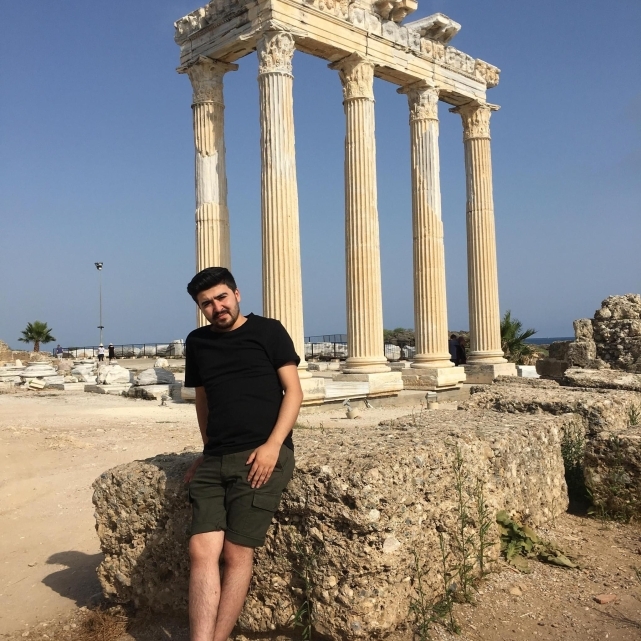 Direksiyon hakimiyetini kaybeden genç sürücü öldü 2