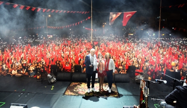 Merve Özbey, Kdz. Ereğli'nin coşkusuna coşku kattı 2