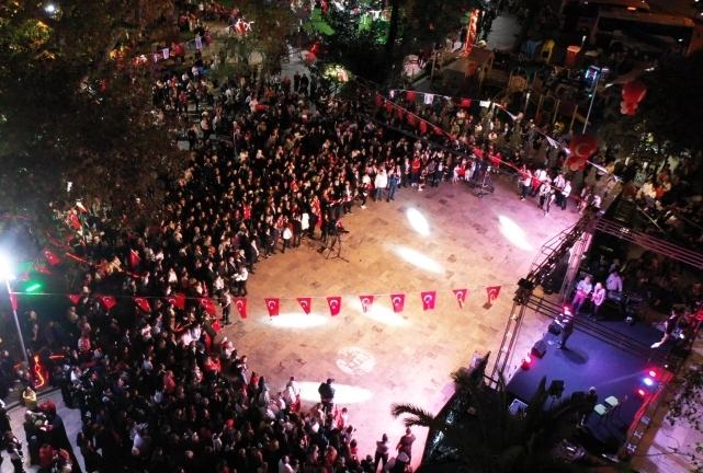 Cumhuriyet Balosu Kdz. Ereğli'de halkla buluştu 1