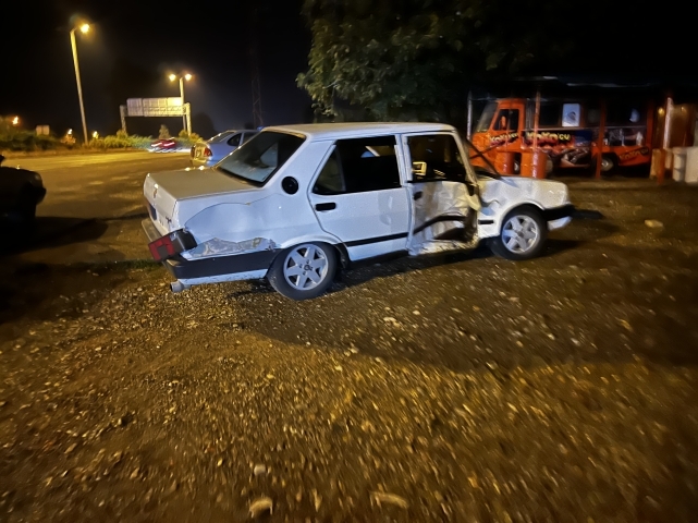 Kırmızı ışık ihlali kaza getirdi 1