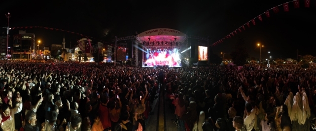 Merve Özbey, Kdz. Ereğli'nin coşkusuna coşku kattı 4