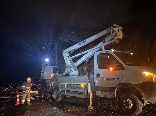 Başkent EDAŞ Fırtınada Kesintisiz Elektrik İçin Sahada 2
