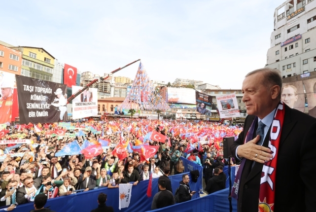 Cumhurbaşkanı Erdoğan Zonguldak'ta "Bugün bu ilk mitingimiz. Bunun kadri kıymetini mutlaka bilin" 14