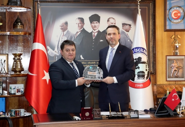 Bakan Bayraktar maden ocağında madencilerle yemek yedi 2