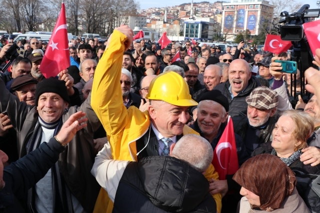 Sesli, binlerce kişiyle seçim startını verdi 1