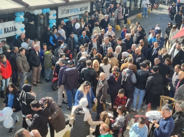 Sesli, 2 bin 500 kişiye balık ekmek ikram etti 3
