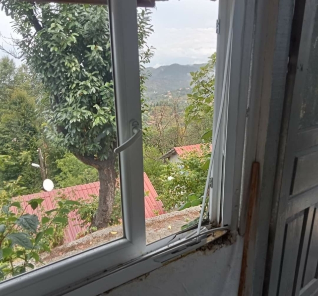 Gelik Beldesinde Yıldırım Dehşeti: Bir Ev Zarar Gördü 1