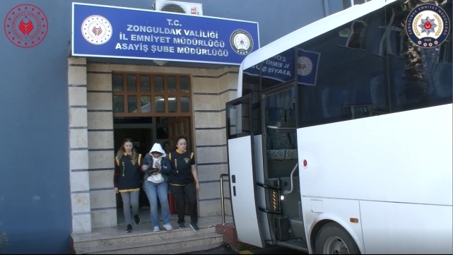 Oto Hırsızlık Şebekesine Büyük Darbe: 26 Change Araç Ele Geçirildi 1