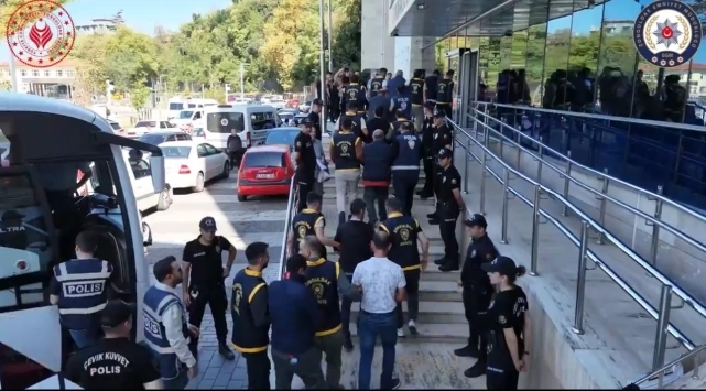Oto Hırsızlık Şebekesine Büyük Darbe: 26 Change Araç Ele Geçirildi 2