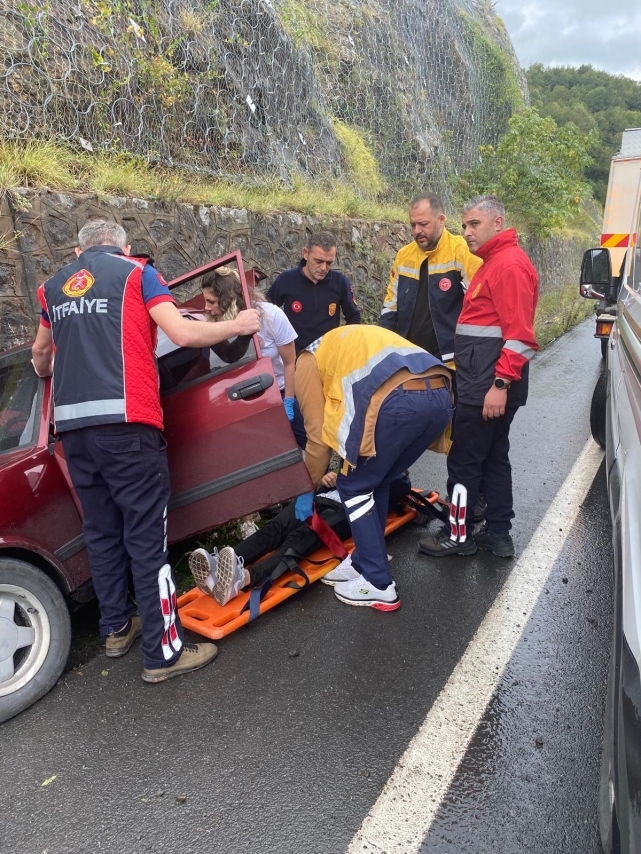 Zonguldak'ta Trafik Kazası: Araç Kanala Düştü, İki Kişi Yaralandı 1