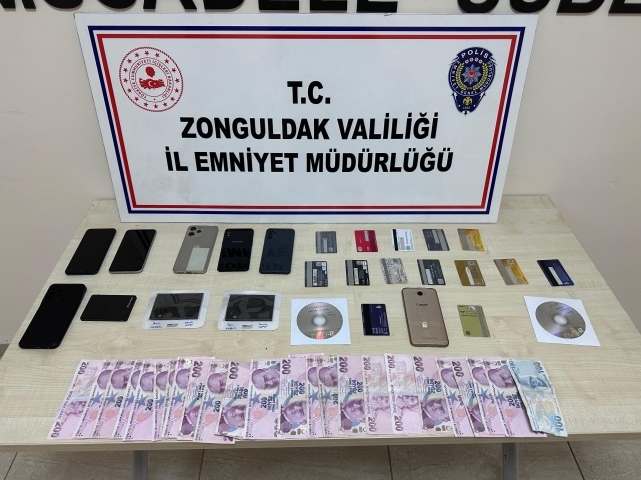 Zonguldak Emniyeti'nden Kripto Dolandırıcılık Operasyonu: 2 Kişi Gözaltına Alındı 1