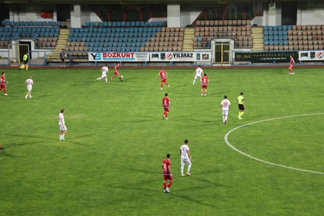 Karabük Valisi Mustafa Yavuz, maçları tribünden izledi 1